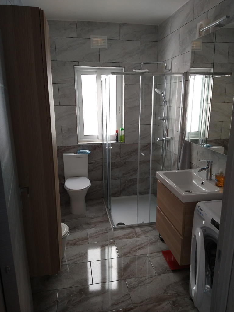 Main bathroom temp